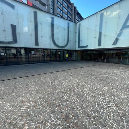 Alla Scalinata Del Teatro Rossetti Parcheggio Trieste Extérieur photo