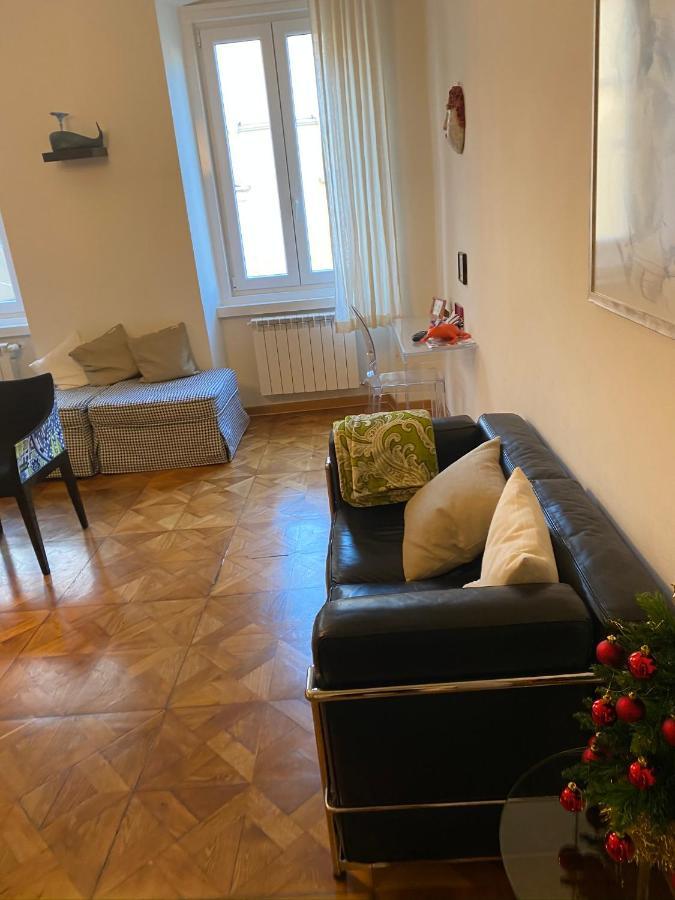 Alla Scalinata Del Teatro Rossetti Parcheggio Trieste Extérieur photo