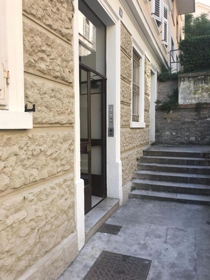 Alla Scalinata Del Teatro Rossetti Parcheggio Trieste Extérieur photo