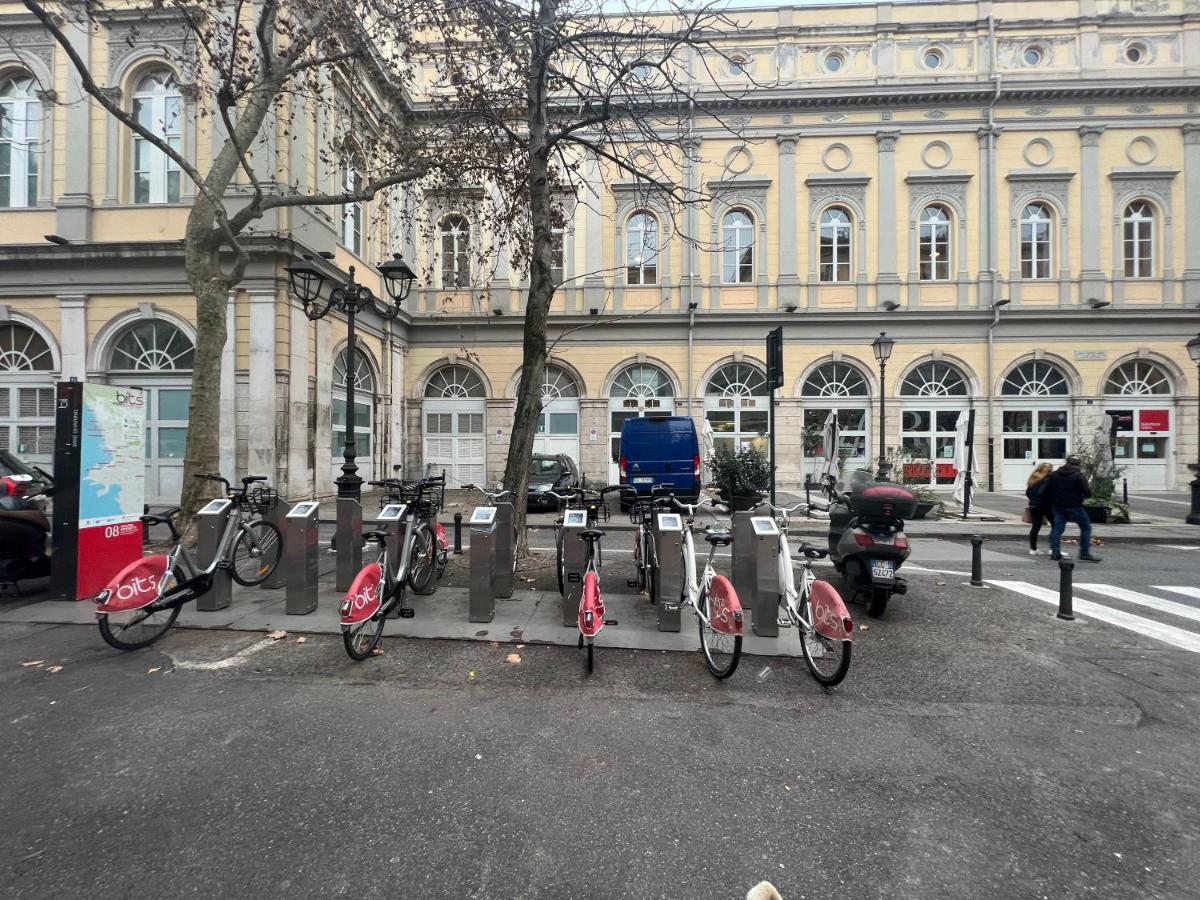 Alla Scalinata Del Teatro Rossetti Parcheggio Trieste Extérieur photo