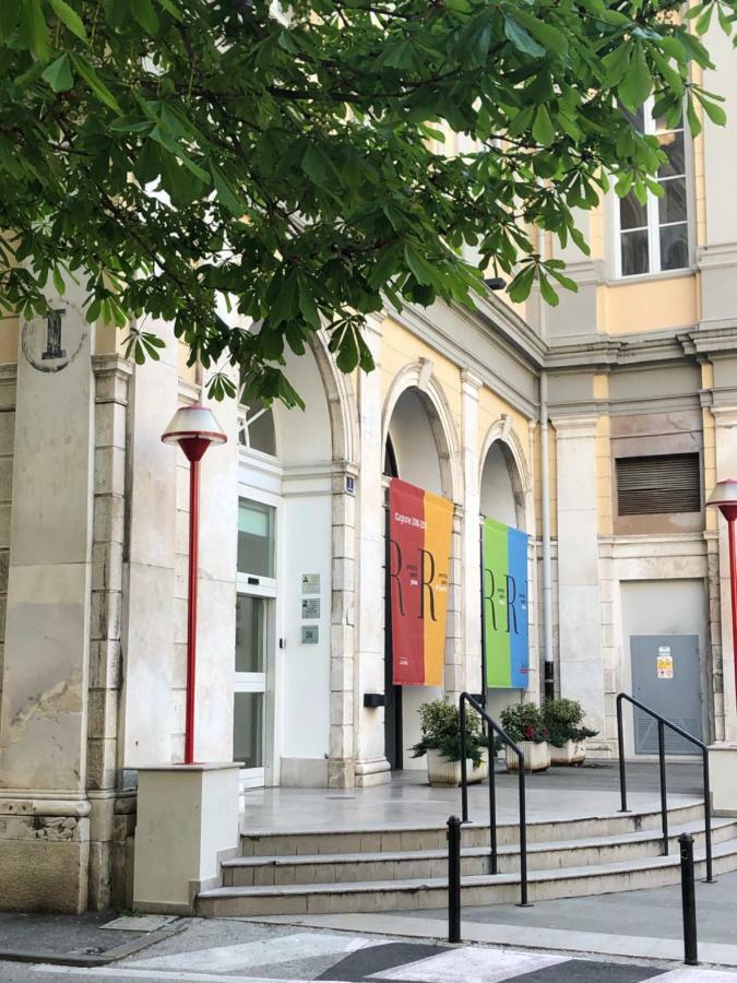 Alla Scalinata Del Teatro Rossetti Parcheggio Trieste Extérieur photo