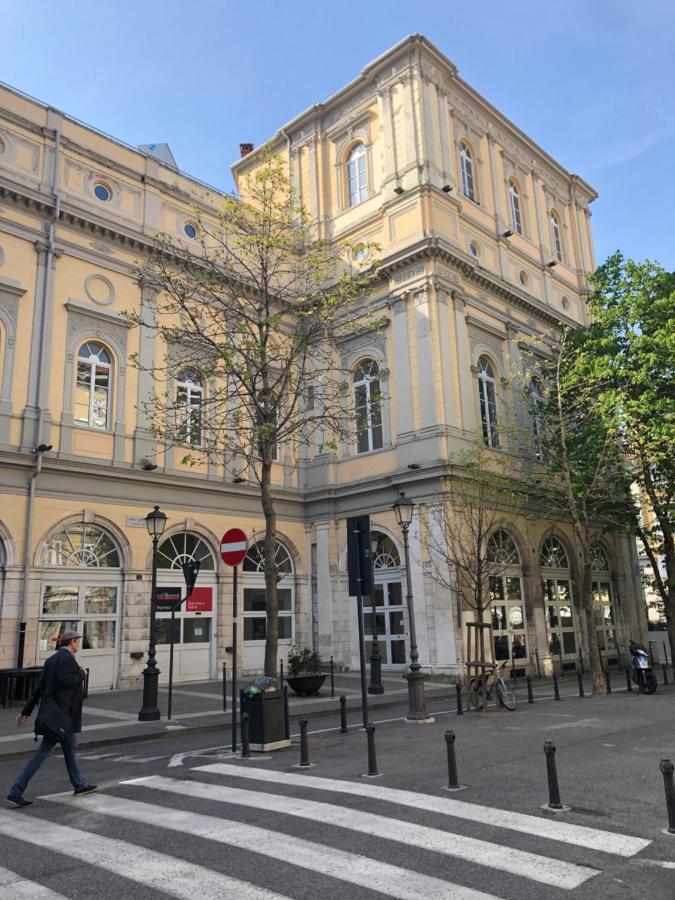 Villa Alla Scalinata Del Teatro Rossetti à Trieste Extérieur photo